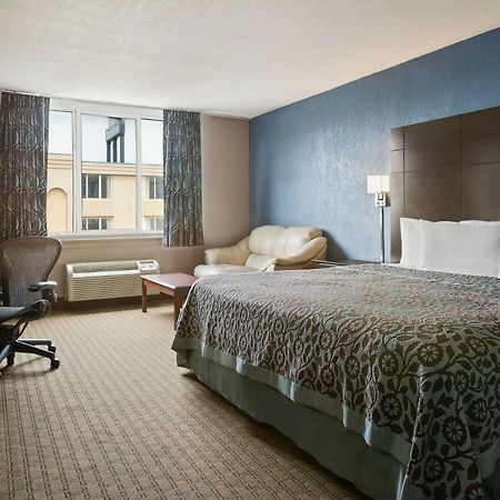 Days Inn By Wyndham Willoughby/Cleveland Exterior photo
