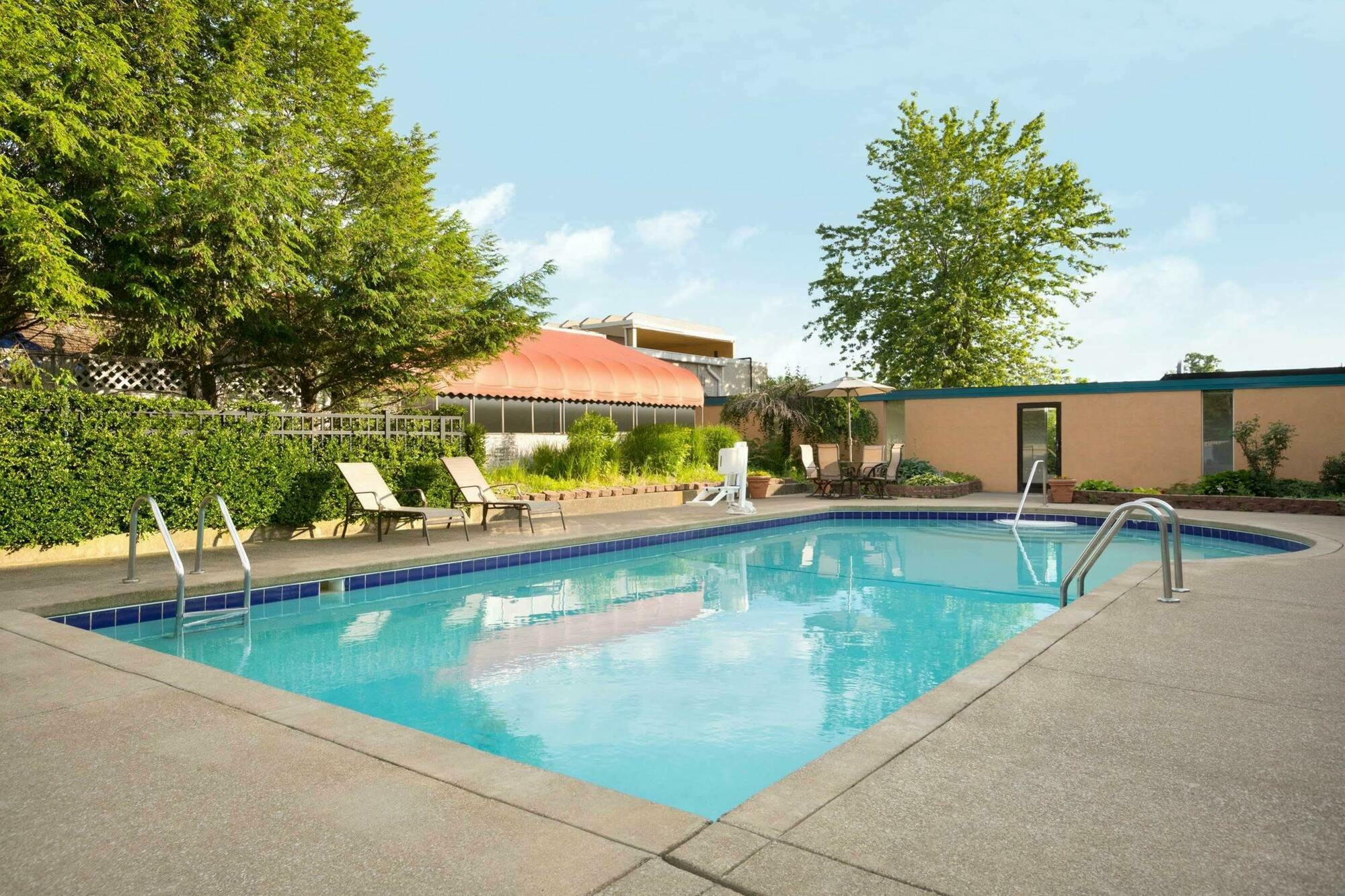 Days Inn By Wyndham Willoughby/Cleveland Exterior photo